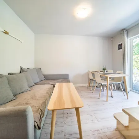 No155 Blisko Plazy 홈스테이