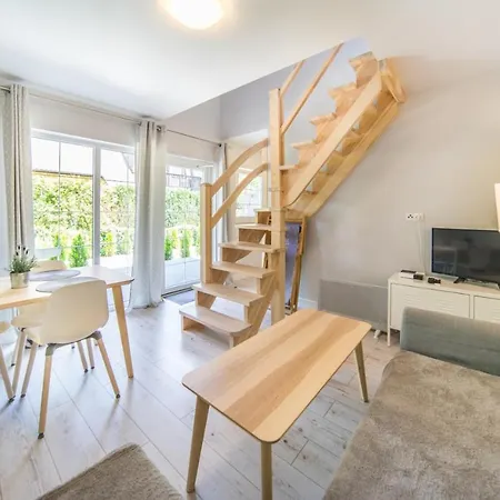 No.155 Проживание в семье *